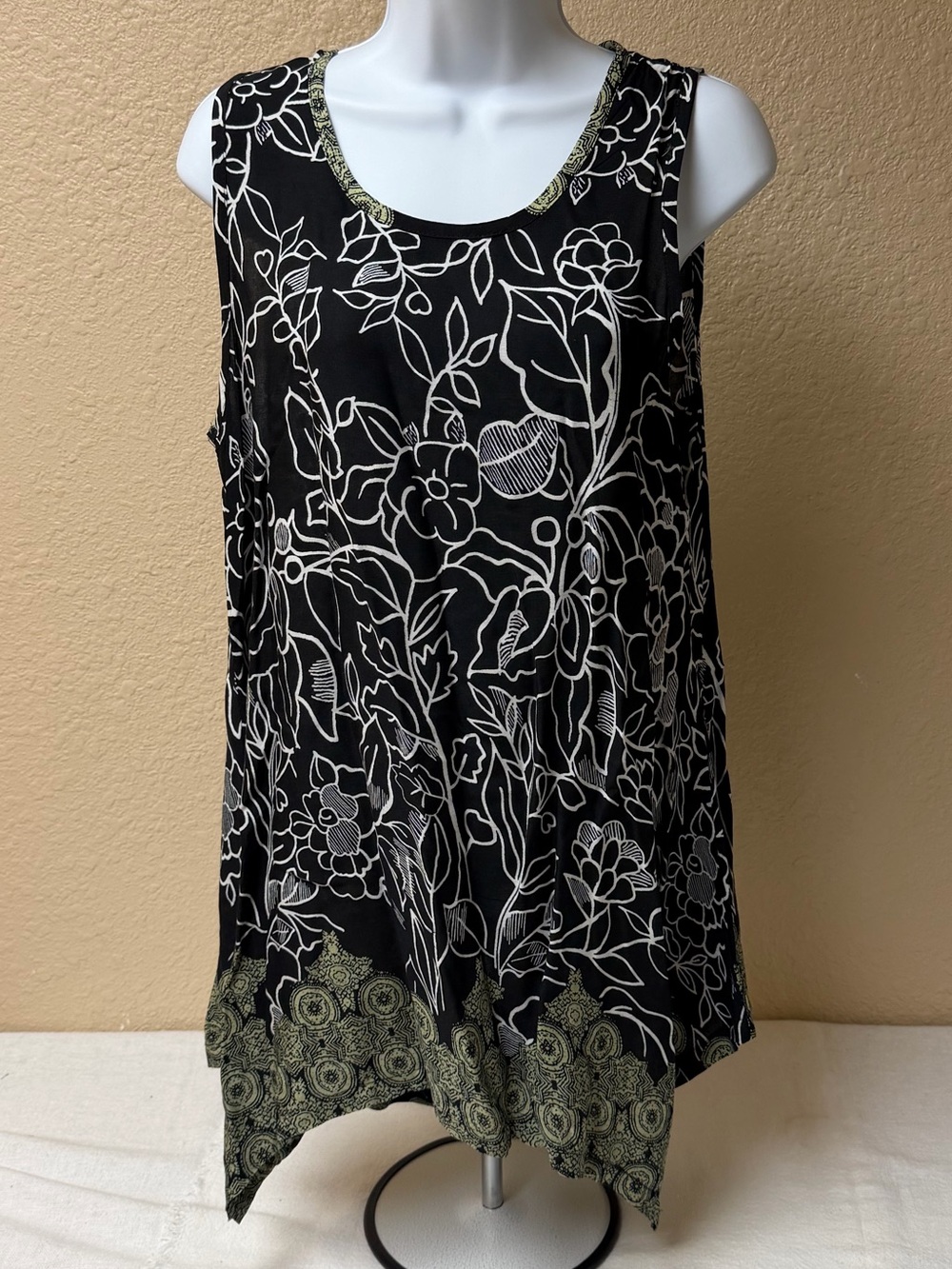 4/$20 Simply Aster Sleeveless Black Floral Handkerchief Hem Top